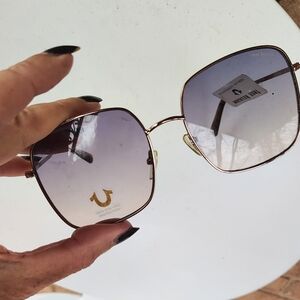 TRUE RELIGION  $125LADIES LARGE PURPLE GRADIENT UVA/UVB SUNGLASSES NWT